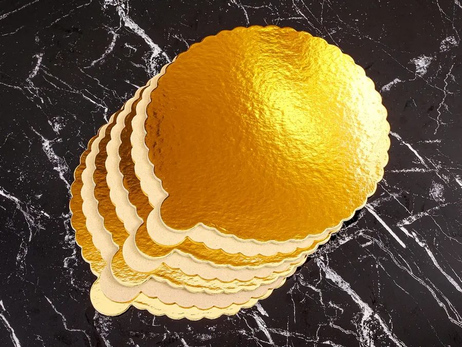 Altın renk pasta altlığı